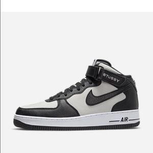 Nike Air Force 1 Mid
Stussy Light Bone Black